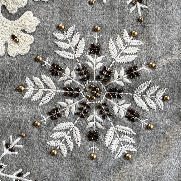 RARE Balsam & Fir Trading Co Grey Wool w/Beaded Embroidered Snowflakes Runner - Picture 8 of 9